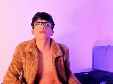 Chaturbate Live Sex Cam of erick_velveth