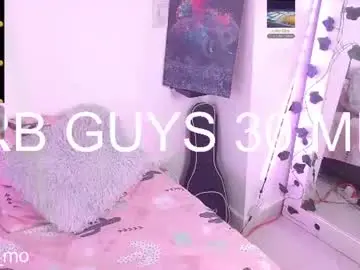 Chaturbate Live Sex Cam of sweett_minionn