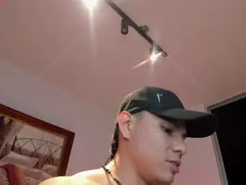 Chaturbate Live Sex Cam of roy__constance