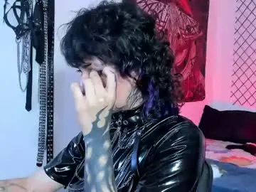 Chaturbate Live Sex Cam of glitch_doll