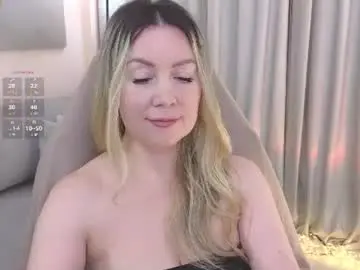 Chaturbate Live Sex Cam of ellesoft1