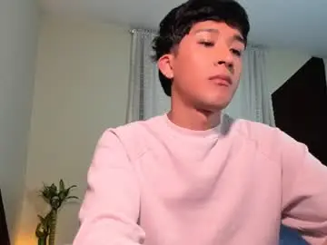 Chaturbate Live Sex Cam of guy_veryhot1