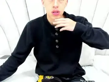Chaturbate Live Sex Cam of thiagos19