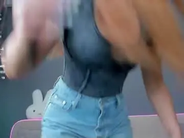Chaturbate Live Sex Cam of swweetangel