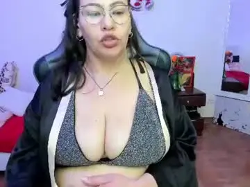 Chaturbate Live Sex of esmeralda_milf1