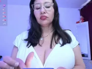 Chaturbate Live Porn of esmeralda_milf1