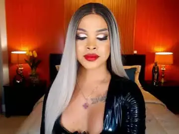 Chaturbate Live Sex Cam of urmajestytyra