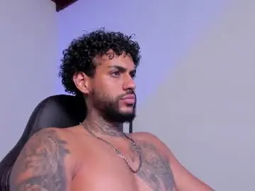 Chaturbate Live Sex Cam of luigi1_