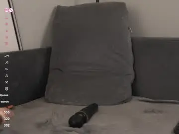 Chaturbate Sex Cam of jennyplaudis_