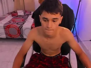 Chaturbate Adult Video Chat of aron_boyy