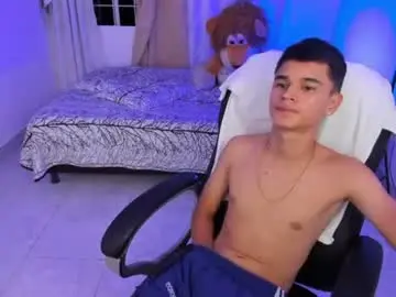 Chaturbate Sex Cam of aron_boyy