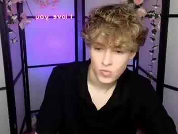 Chaturbate Live Sex Cam of curly_twinkboy