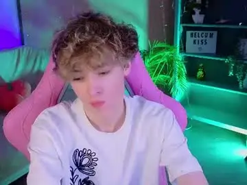 Chaturbate Live Porn of curly_twinkboy