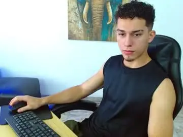 Chaturbate Nude Webcam of ryan_cum18