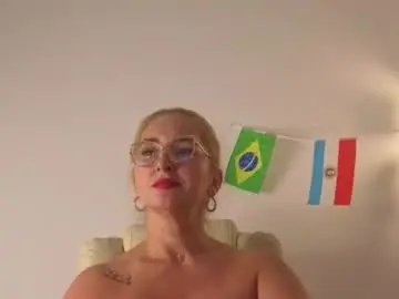 Chaturbate Live Sex Cam of megan_lara_