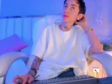 Chaturbate Live Sex Cam of shantal_thompson21