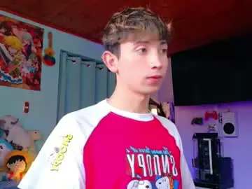 Chaturbate Live Sex Cam of hi_tommy