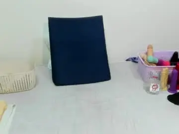 Chaturbate Live Sex Cam of laura_anal_