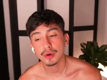 Chaturbate Watch Live Sex Cams of sweettaaron