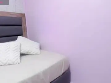Chaturbate Live Sex Cam of emilyamoretti