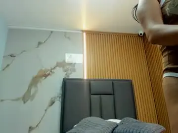 Chaturbate Live Sex Cam of emilyamoretti