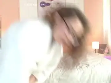 Chaturbate Live Sex Cam of rose_thompson1