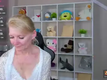 Chaturbate Live Porn of julie_lucasss