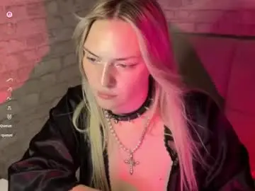 Chaturbate Live Sex Cam of kitsudoll