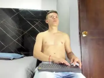 Chaturbate Live Sex Cam of robinlion91