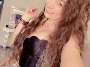 Myfreecams Watch Live Sex Cams of Isis_queen_