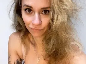 Myfreecams Live Sex Cam of Emmagracee_
