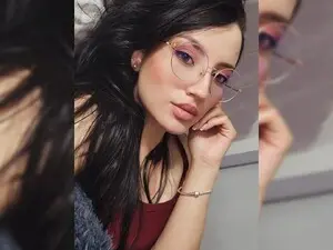 Myfreecams Sex Chat of h_e_r_a