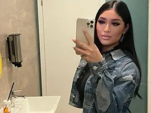 Myfreecams Live Sex Cam of Kira_Krush