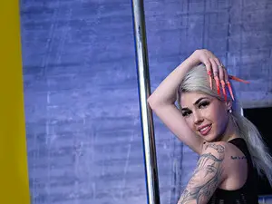 Myfreecams Adult Webcam of SarahStrip