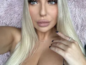 Myfreecams Watch Live Sex Cams of KissMyTitsPls