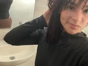 Myfreecams Live Sex Cam of Bella_Rouse9