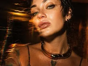 Myfreecams Adult Webcams of LessaHost