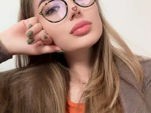 Myfreecams Adult Webcam of Adeline_D