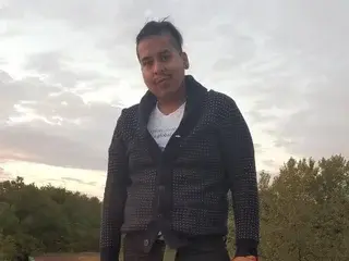Streamate Watch Live Sex Cams of EstebanCrack