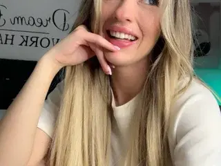 Streamate Live Porn of KatieeCutieXoo