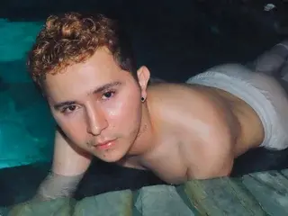 Streamate Live Sex Cam of IzanCross