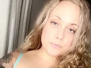 Streamate Free Live Porn of Sarajane19