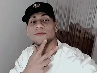 Streamate Nude Webcam of thearturobaby