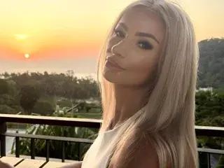 Streamate Free Live Porn of MarillynnMoon