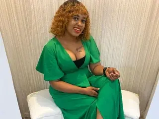 Streamate Live Porn of TyraHotxxxxx