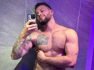 Streamate Live Sex Cam of Delessandro_woorld