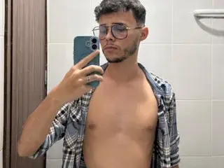 Streamate Nude Webcam of ALHAN_SILVER