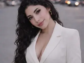 Streamate Watch Live Sex Cams of YennettSphinx