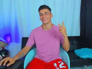 Streamate Live Sex Cam of max_wild18