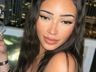 Streamate Watch Live Sex Cams of ValeriaImaniLin